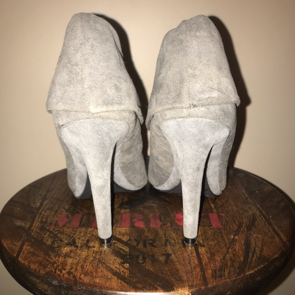 Gray heels - Picture 3 of 5
